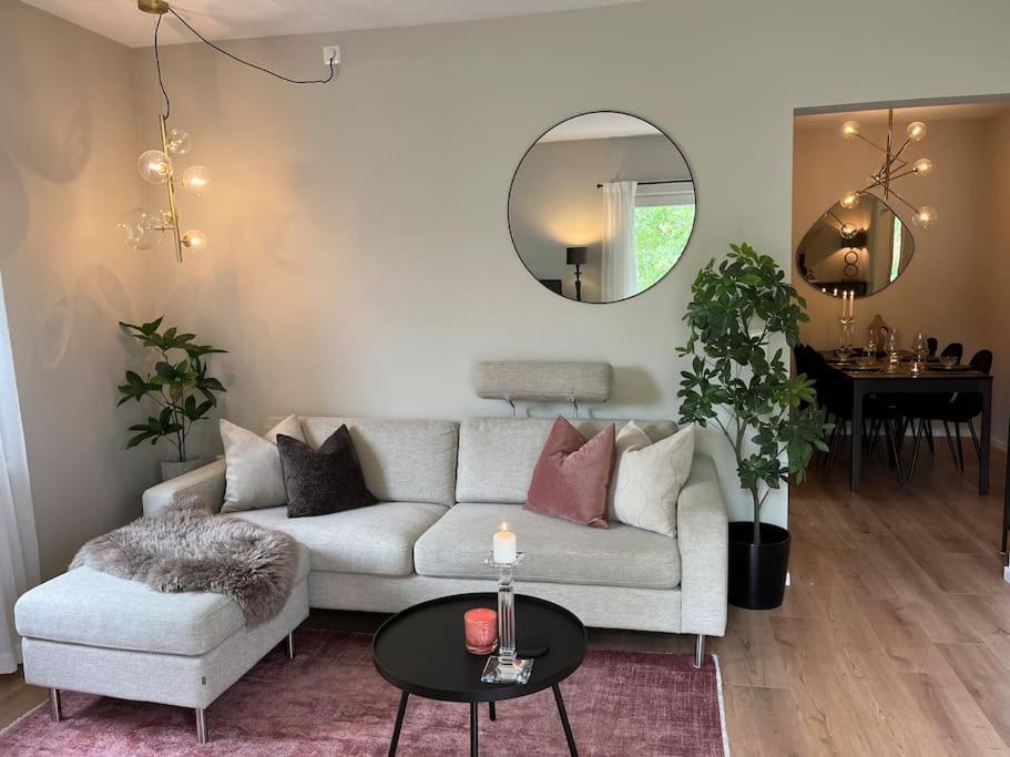 Modern With A Balcony And Free Parking